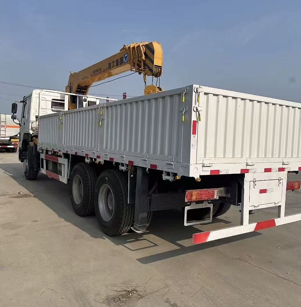 HOWO 371 Truck Mounted Crane